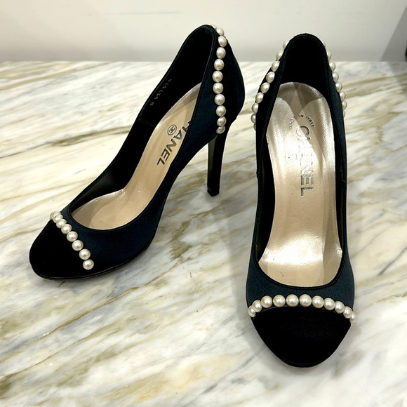 CHANEL Dark Green/Black Two-Tone Satin Pearl Pumps Size 36/6 - Picture 1 of 9